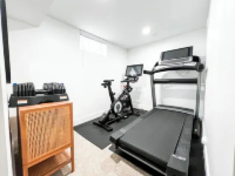 Modern Luxe 2bd Apartment Near SLC with King Bed, Backyard, And Washer/Dryer