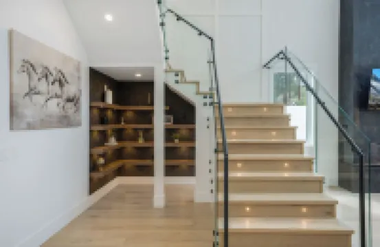 Lake views, Pool & Retreat Backyard patio + BBQ!