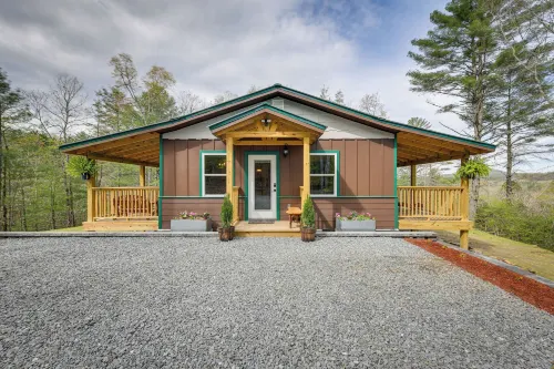 Scenic Murphy Cabin w/ Hot Tub, Fire Pit & Views