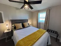 Lambeau Lookout on Elmview - Less than a mile from Lambeau - Pet Friendly!