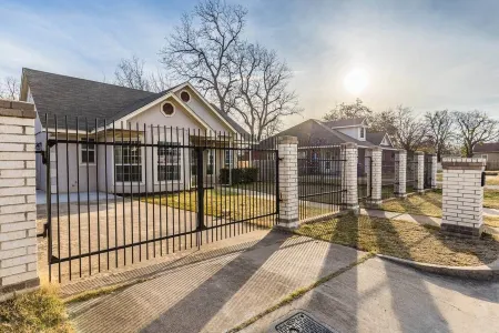The Cozy Shack near Magnolia and Baylor University Отели рядом с достопримечательностью «Rogers School of Engineering and Computer Science»
