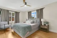 Modern Poolside Bungalow in the Heart of Orlando Hotel a Orlando International Airport Area