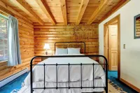 18+ acres! Sun drenched 5 bedroom. 12 min from Okemo! VAST trails 5 min away! Hotels in Weston