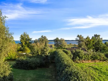 "Erikka" - 300m to the Fjord Отели в г. Holbaek