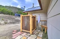 Two Cozy Medina Cottages, Game Room, Mountain View - parking