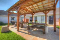 Wanderlust #2 | Hot Tub | Shared Outdoor Space