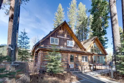 Scott Peak Views Hotels near Tahoe Pines HOA Pier and Beach