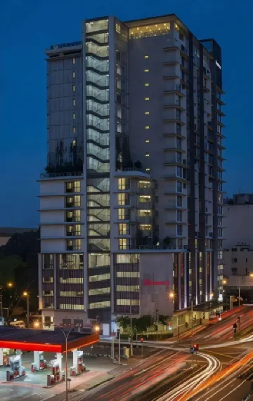 雄偉廣場短住飯店