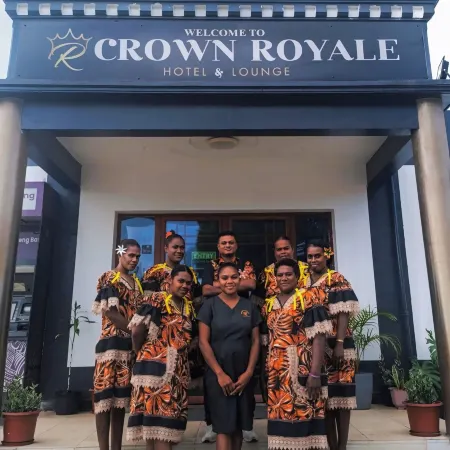 Crown Royale Hotel & Lounge