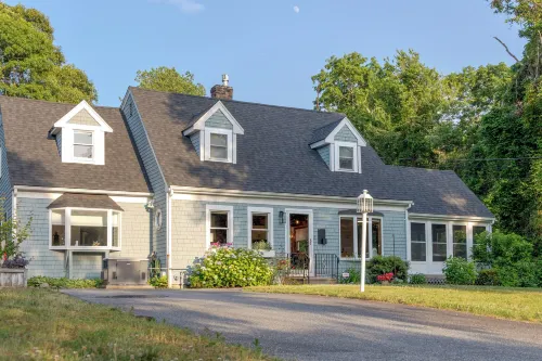 Home 2 Mi to Mashpee Commons! Pool and Screened Deck - Pools
