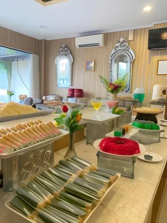 The Amrani Syariah Hotel Отели рядом с достопримечательностью «Museum Radya Pustaka»