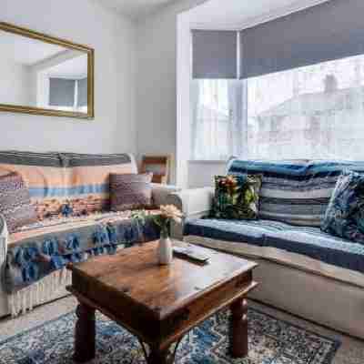 Charming Award Winning 3Br Home Rooms