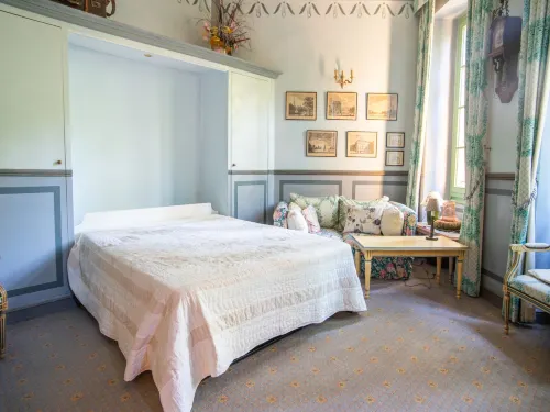 Villa in Grimaud near Tennis Court & Pool