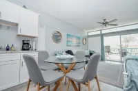 Condo 123 Cozy 1-bedroom condo in charming Cedar Key with WiFi, AC