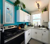 Charming Suite w/ Private Deck Downtown Fmb