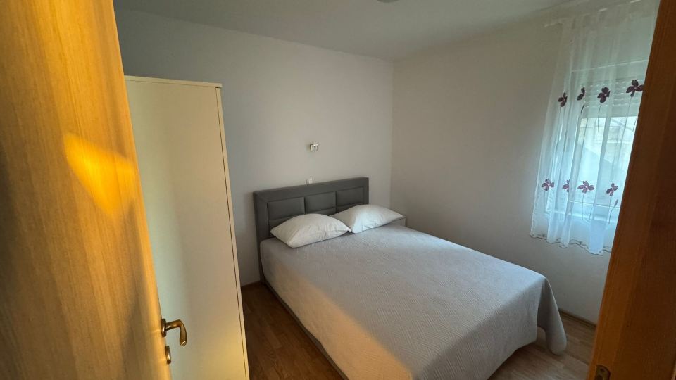 Well-located apartment in Rogoznica