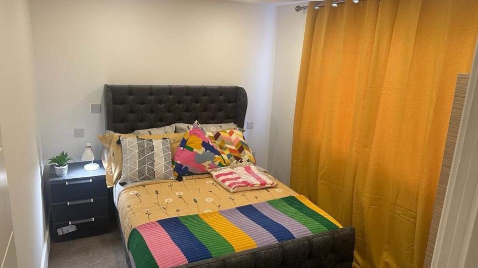 1 Bed Flat - Sleeps 2 - Pets - Garden - Parking