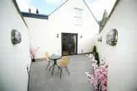 Newly Refurbished Cottage - Sleeps 4 - Central - Villas