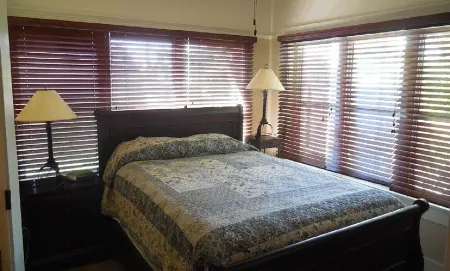 1927 Restored Downtown Phx Historic Bungalow Close to Medical & Sports.