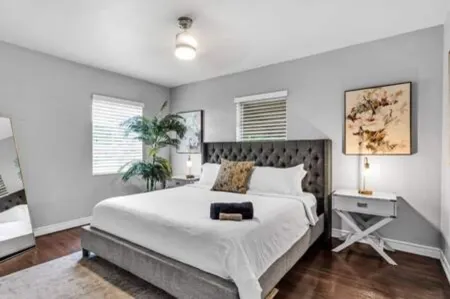 427 NE 107th Studio · 6BR 3BA 7 Beds Pool Parking 2 Kitchen