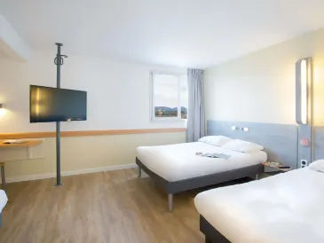 宜必思快捷裴吉斯聖拉斐爾中心與海灘飯店