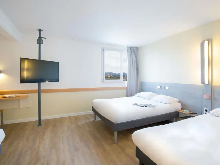 宜必思快捷裴吉斯聖拉斐爾中心與海灘飯店