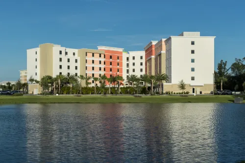 Hampton Inn & Suites Cape Canaveral Cruise Port