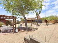 Euphorbia House - Fire Pit, Ping Pong, Tether Ball & Dark Skies 3 Bedroom Home by RedAwning Hotels in Yucca Valley