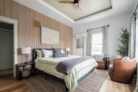 The Bank on Main St - Luxury Historic Suite on Main Street!