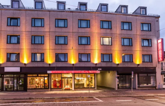 Leonardo Hotel Munich City North Отели рядом с достопримечательностью «Rheinmetall MAN Military Vehicles GmbH»