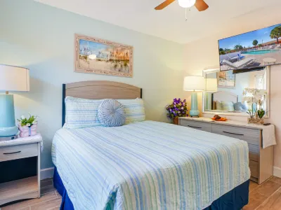 Bella Sirena Inn Hotels near St. Pete Beach