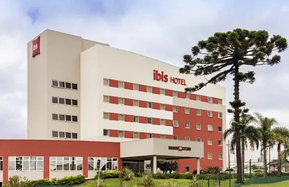 宜必思庫裏提巴機場酒店