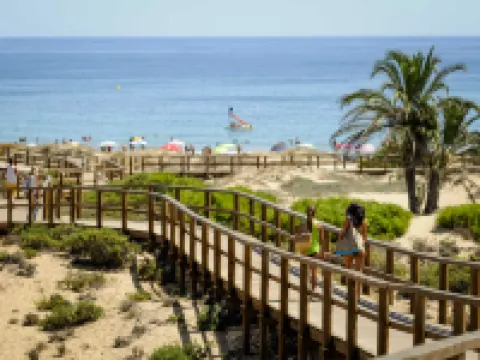 Luxurious 2-Bedroom Apartment in Arenals del Sol with Pool and Sea Views 엘체 호텔