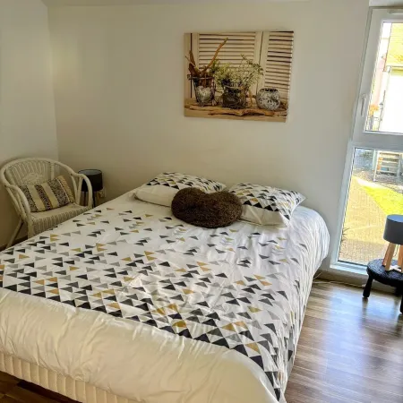 COLMAR, 2 bedrooms, 10 min walk from the center. Quiet location, garden and garage.