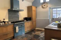 Pets-Garden-Fireplace-Sleeps 5-Wifi - 3-Sterne