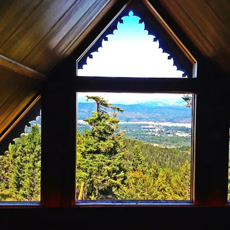 Stunning Views from Custom Cle Elum Cabin! Breweries, Hiking, Fishing, and More!