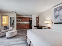 Cottonwood Suites Savannah Hotel & Conference Center プーラーのホテル