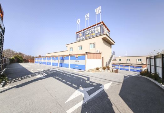 아리아 드라이브인 시설