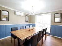 Country 4-Bed Homestead with Games Room & Views Hotels in Tenterfield