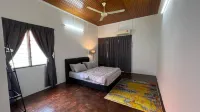 Bayan Lepas Getaway - Nature Views & BBQ Haven - 3-Star