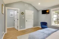 10 Mi to Tennessee River: Blue Willow-themed Home Hotels in Iuka