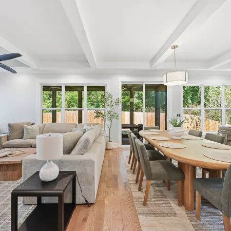 New! Modern Luxurious Woodland Retreat 5 Bedroom Home