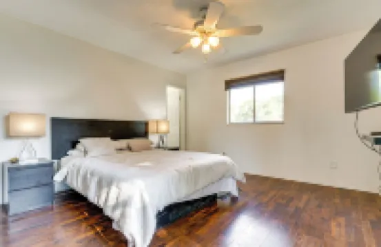 3 Mi to Seaworld! Suburban Home w/ Screened Porch