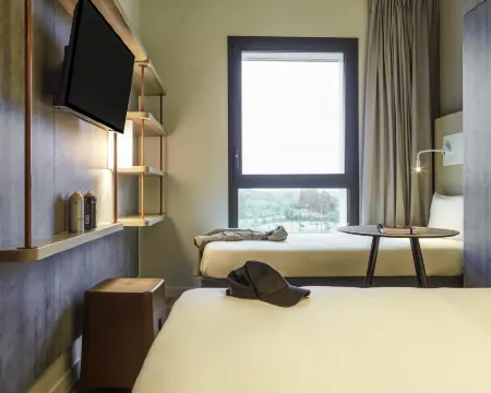 イビス バジェット モンペリエ アエロポール パルク デ エクスポ エローのホテル