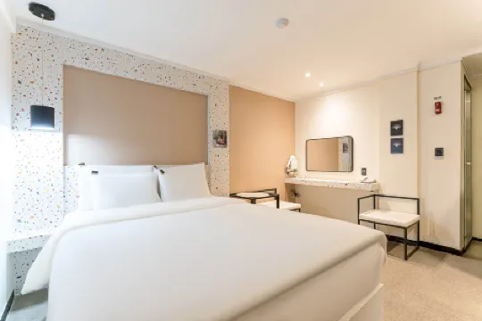 Songdo Yam Hotel Отели рядом с достопримечательностью «Unjiam»