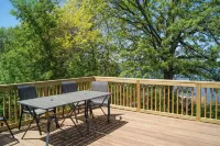 Waterfront Eagle Lake Home w/ Yard & Deck - Wifi