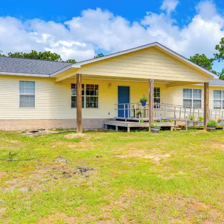 5 Mi to Navarre Beach: Home w/ Game Room & Yard