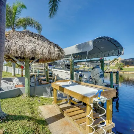 Hot Tub, Pool and Putting Green Cape Coral Oasis!