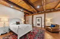 Willow Street Cottages Hotels in 