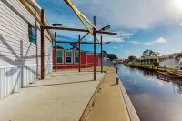 3BR Canal-front Home w/ Wifi & Boat Dock